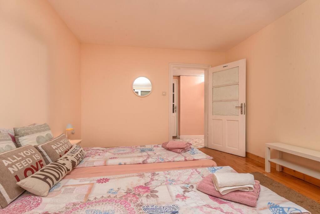 Spacious And Cozy 3 Bedroom Apartment In Downtown Sofia Exterior photo